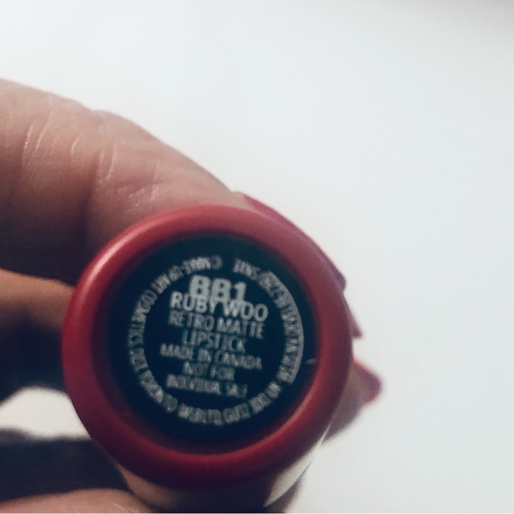 MAC RUBY WOO RETRO MATTE LIPSTICK - Picture 7 of 7